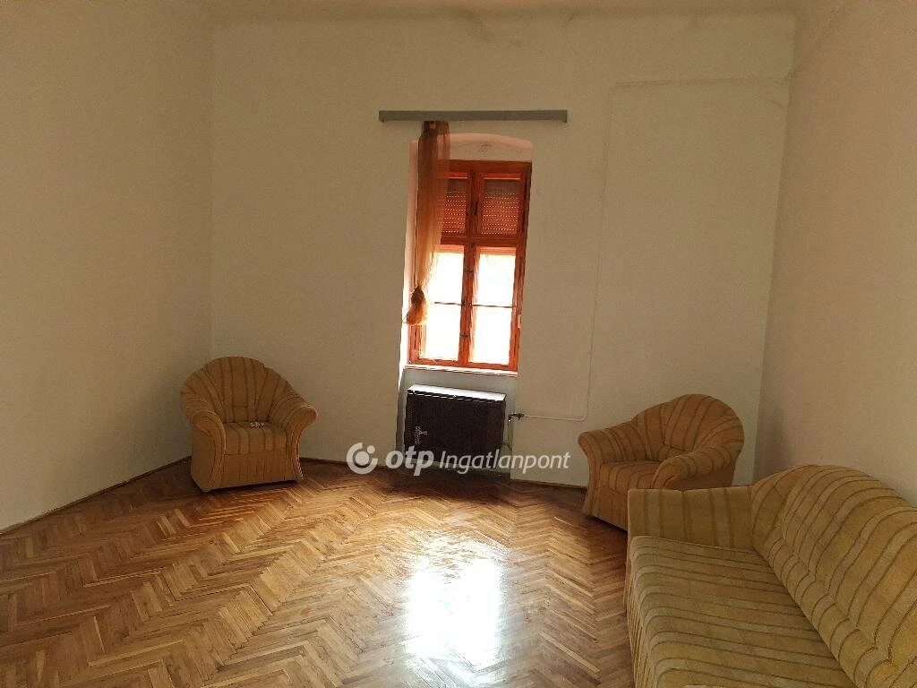 Eladó Lakás, Mezőhegyes