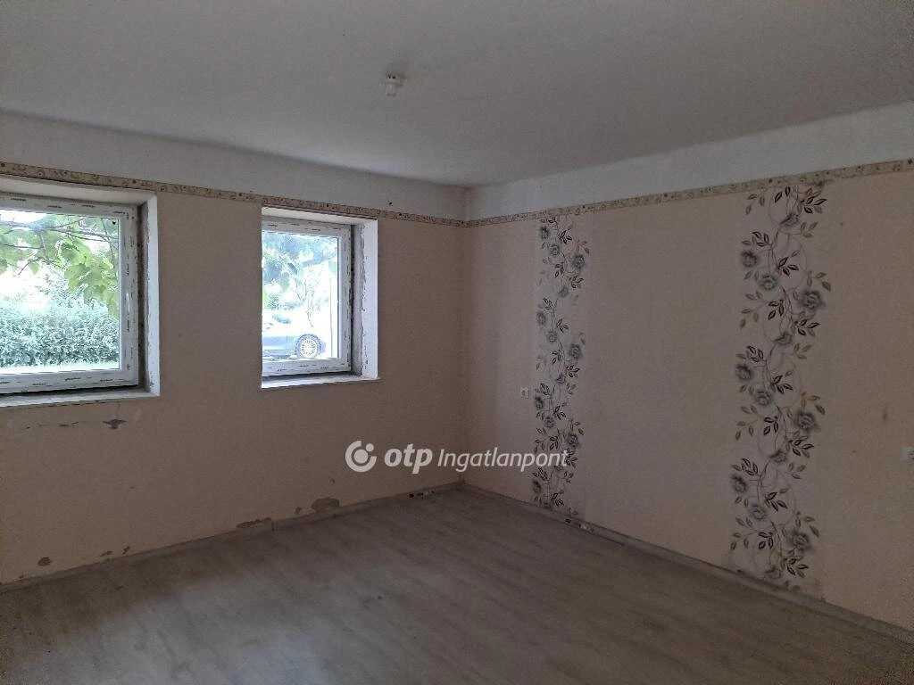 Eladó Ház, Pitvaros