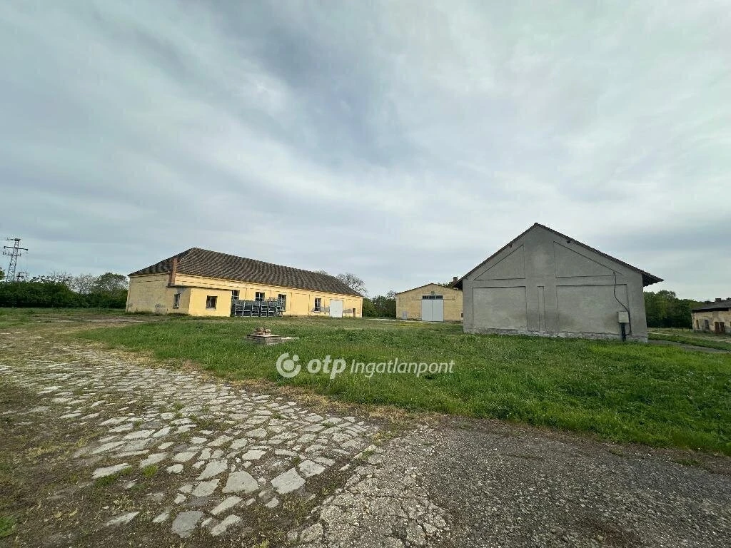 c3-1-name c2-94-name, Derekegyház