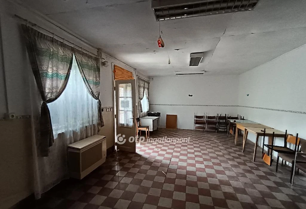 Eladó Üzlethelyiség, Fábiánsebestyén
