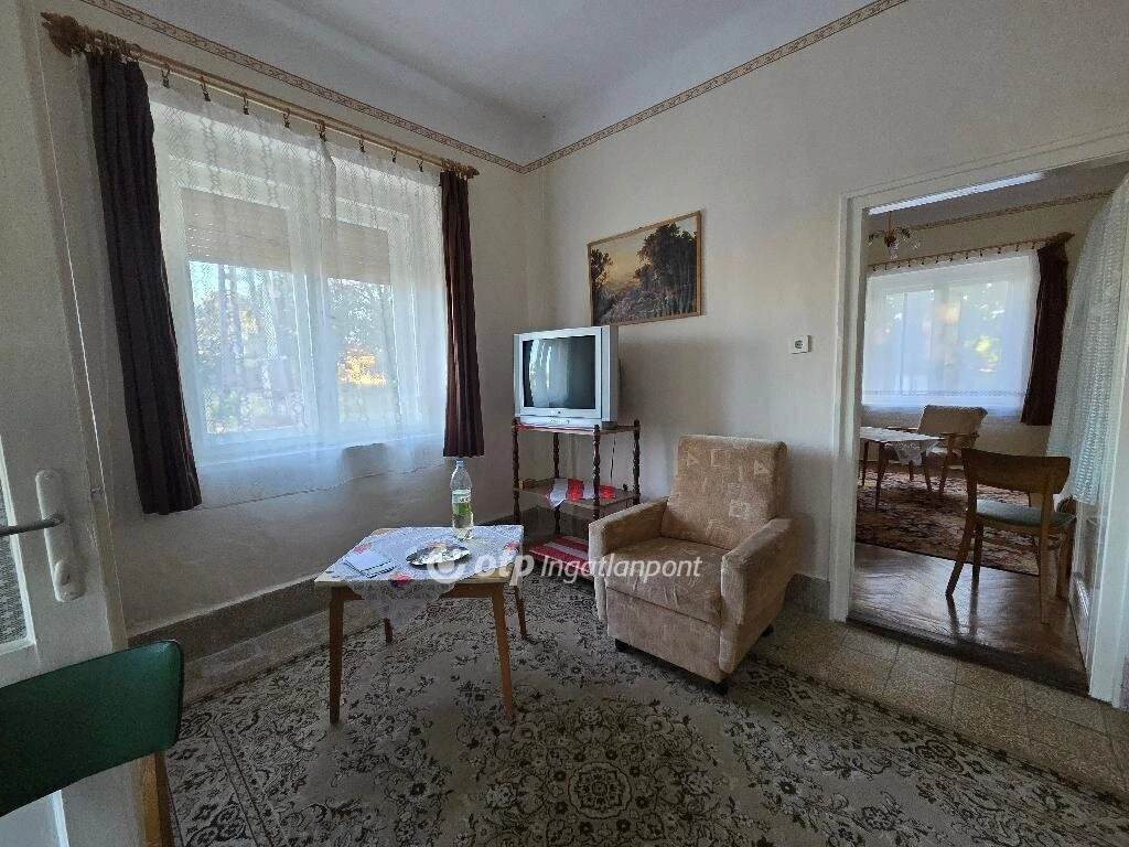 Eladó Lakás, Mezőhegyes
