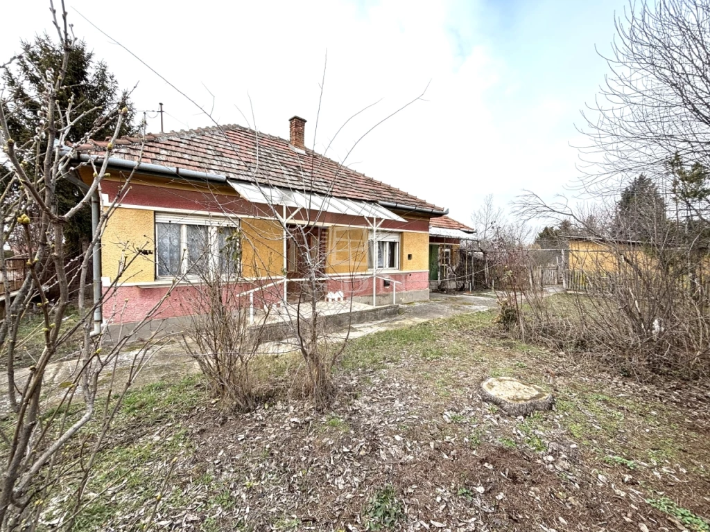 Eladó családi ház, Pilis, Saroktelken, lévő családi ház!