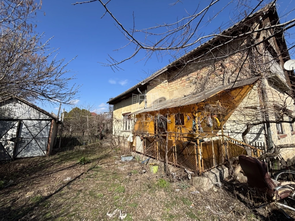 Eladó családi ház, Monorierdő, Felújítandó tégla családi ház