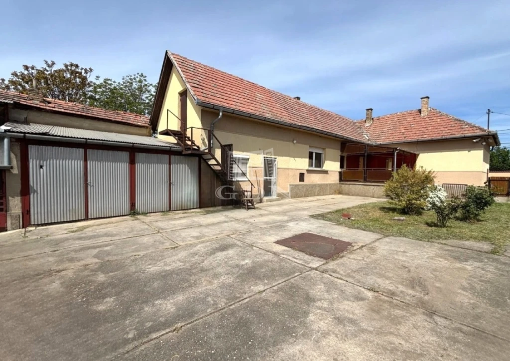 Eladó családi ház, Péteri, KÉT UTCÁRÓL MEGKÖZELÍTHETŐ!