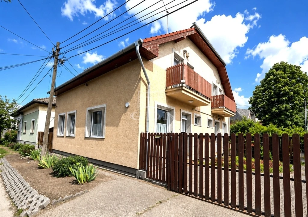c3-1-name c2-2-name, Budapest XVIII. kerület, Pestszentlőrinc, Kertvárosi ikerház jó közlekedéssel