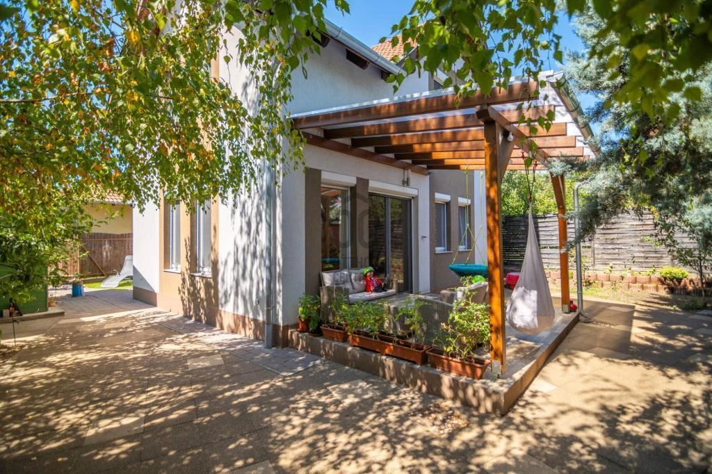 For sale semi-detached house, Budapest XVIII. kerület, Újpéteritelep, Rákóczi utca