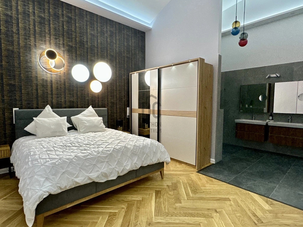 c3-1-name c2-19-name, Budapest V. kerület, Belváros, Október 6. utca