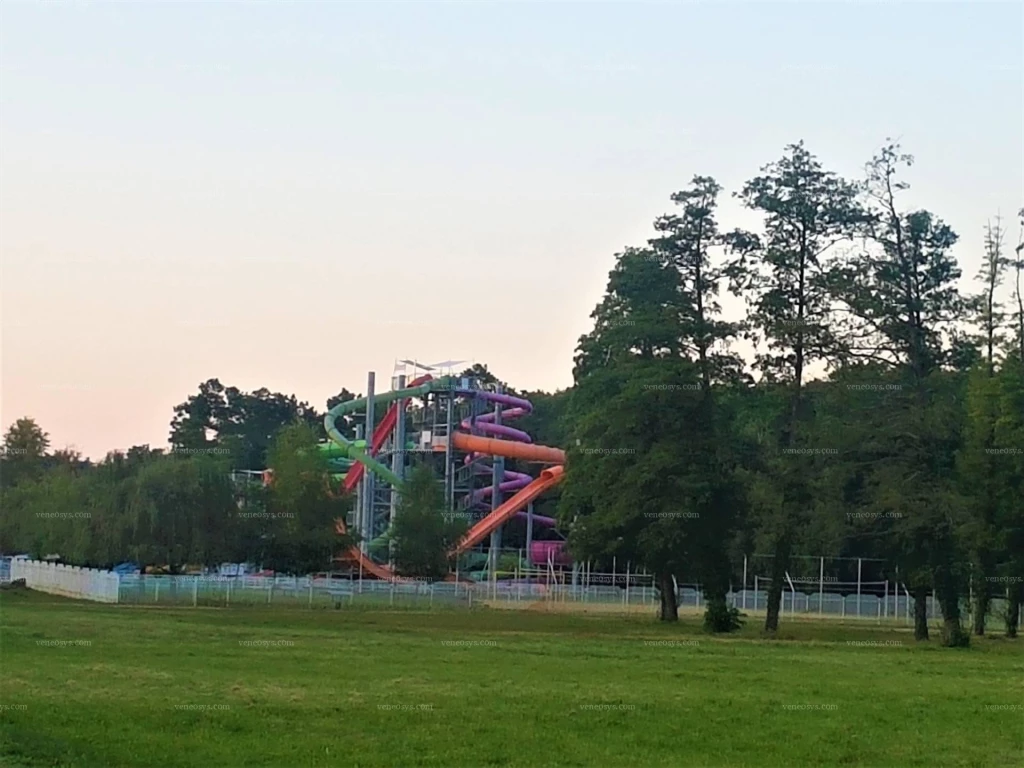 Különleges adottságú telek keresi befektetőjét Zalakaroson!