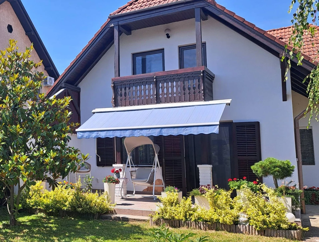 Bájos OTTHON Zalakaroson, ahova jó hazatérni!