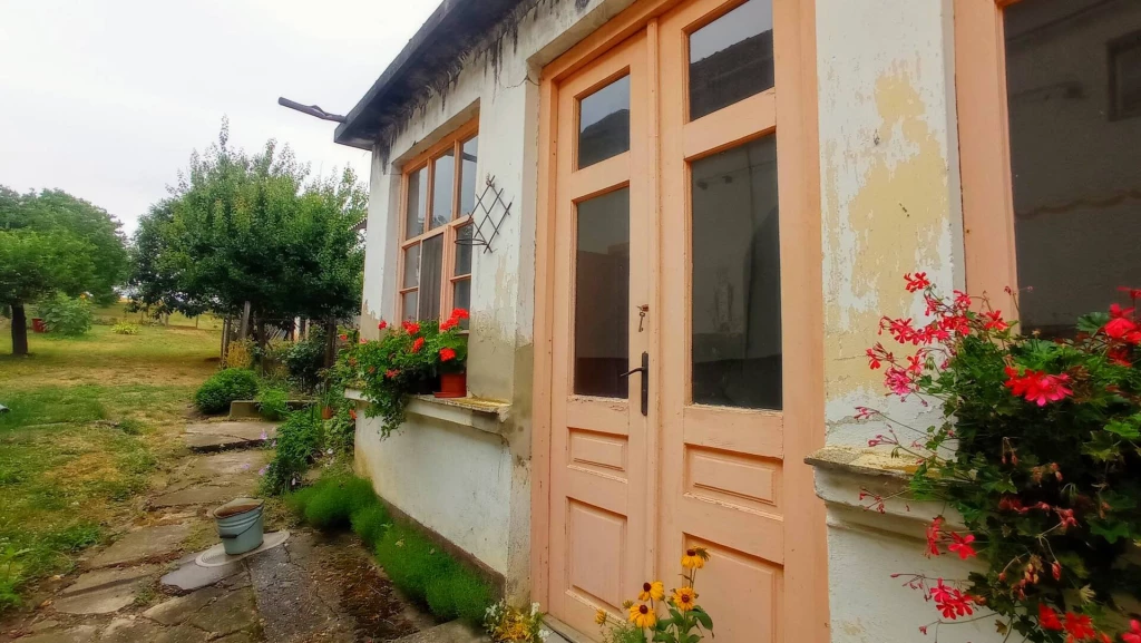 Egyedi módos polgári ház a múlt század elejéről !