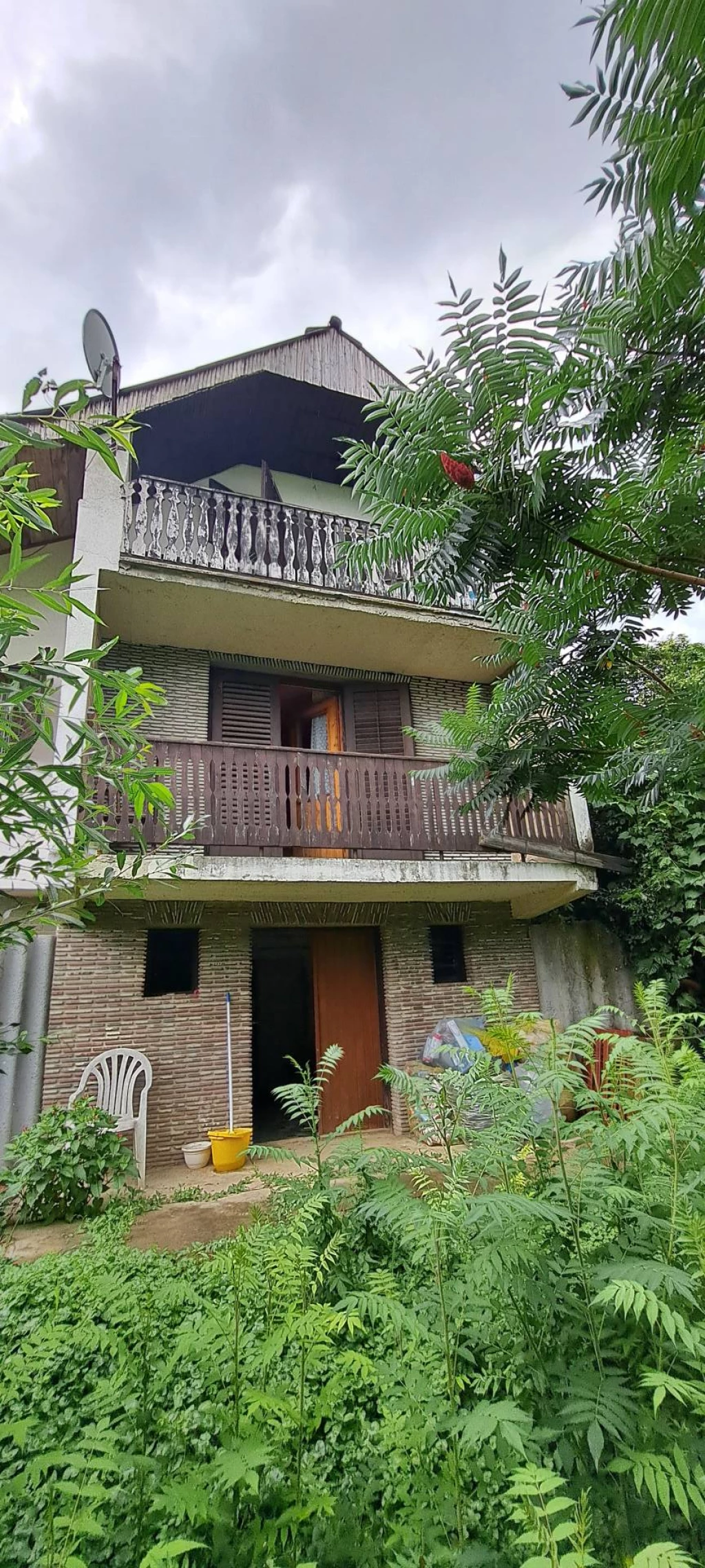 Cuki házikó a Galamboki tó felett!