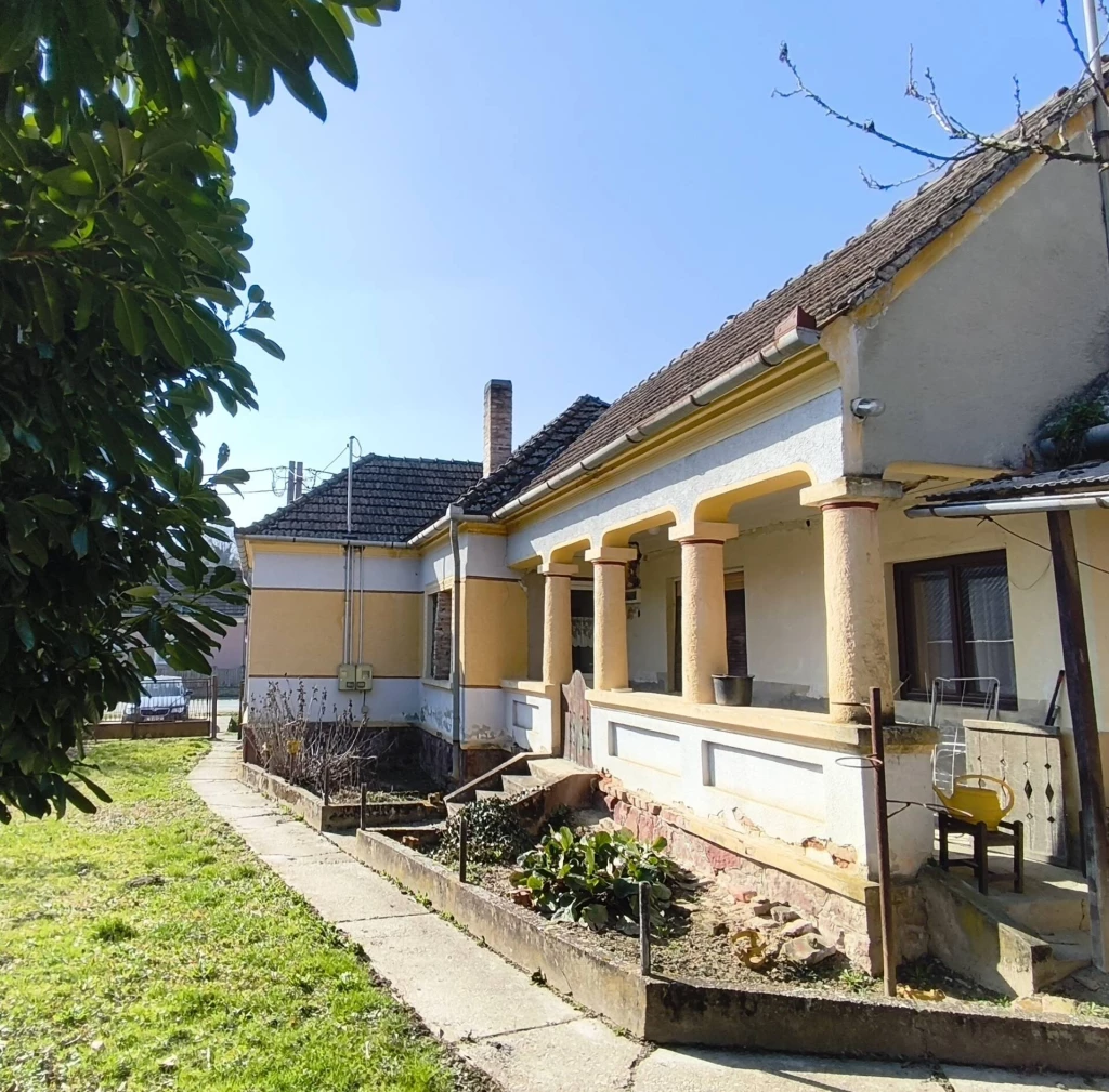 Bájos falusi porta Zalaújlakon – A nyugalom szigete várja új gazdáját!