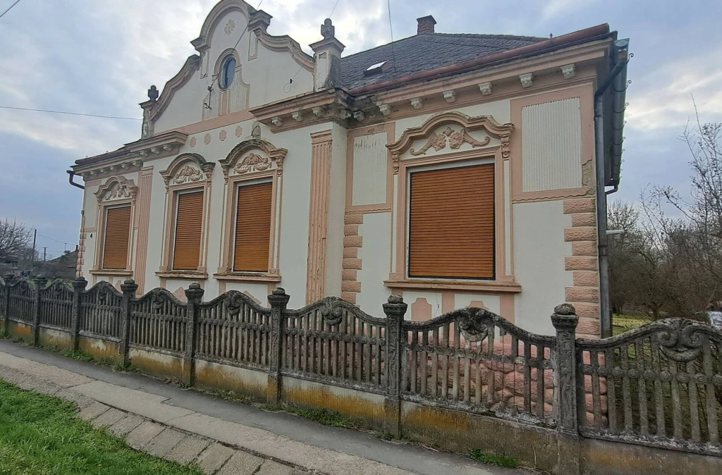 Ritkaság! Polgári kúria és 1 hektáros birtok a Balaton és Zalakaros közelében!