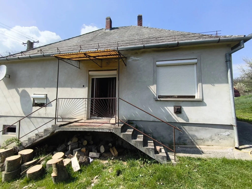 Eladó családi ház, Csapi