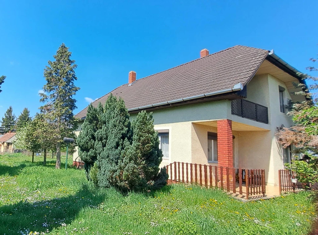 Eladó családi ház, Galambok