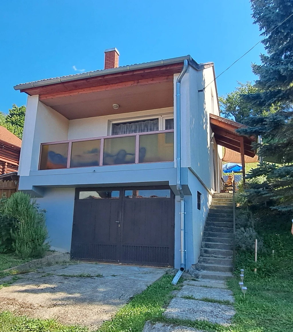 PANORÁMÁS INGATLAN A VÁROS SZÍVÉBEN!
