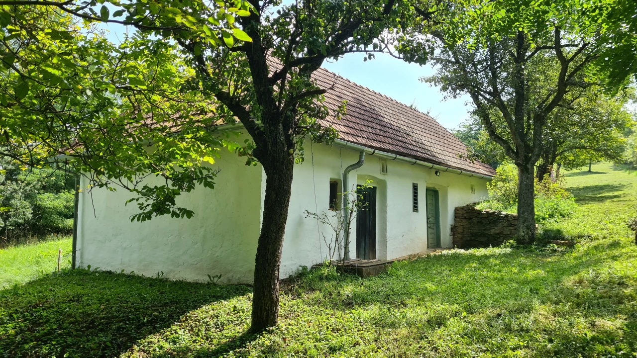 For sale closed garden, Alsópáhok