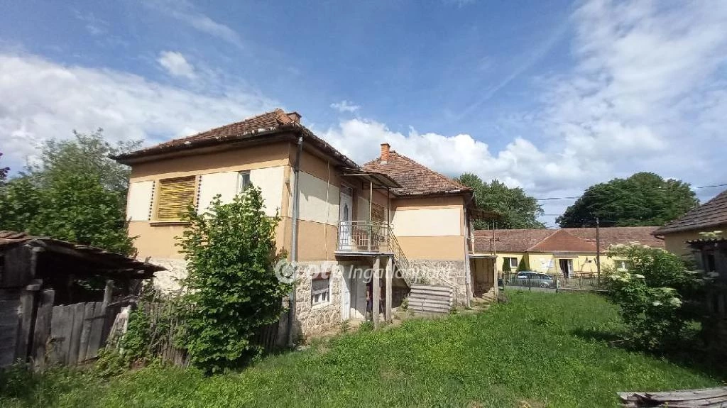 c3-1-name c2-1-name, Cered, Béke út 11.