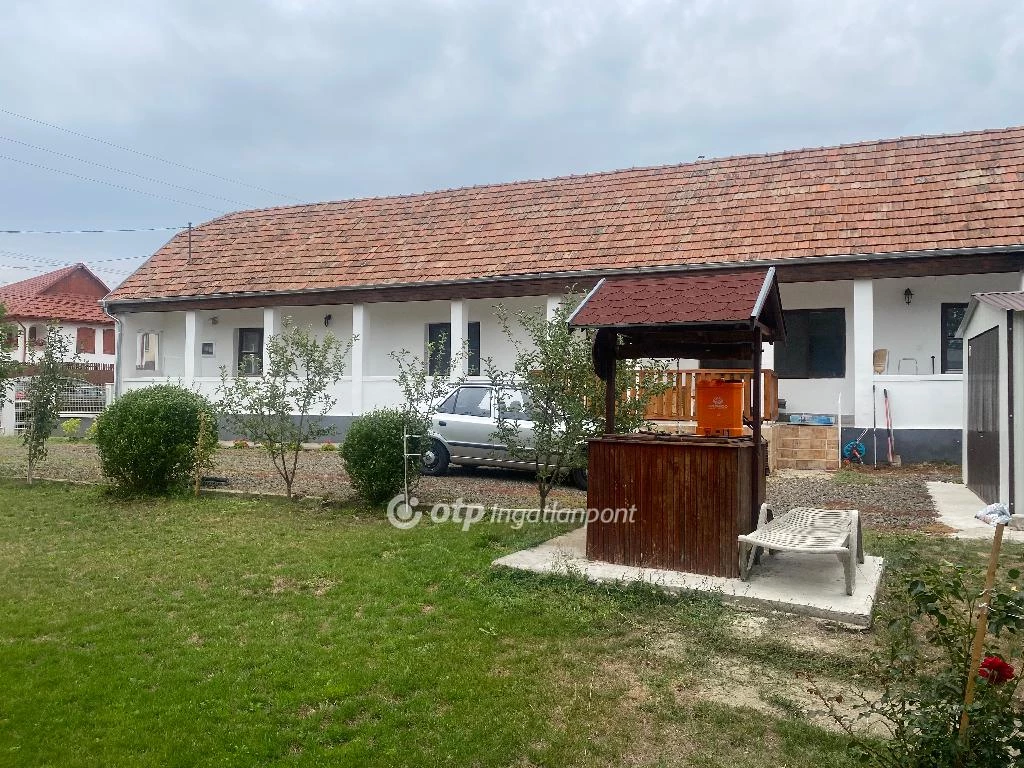 Eladó családi ház, Varsány, Frekventált