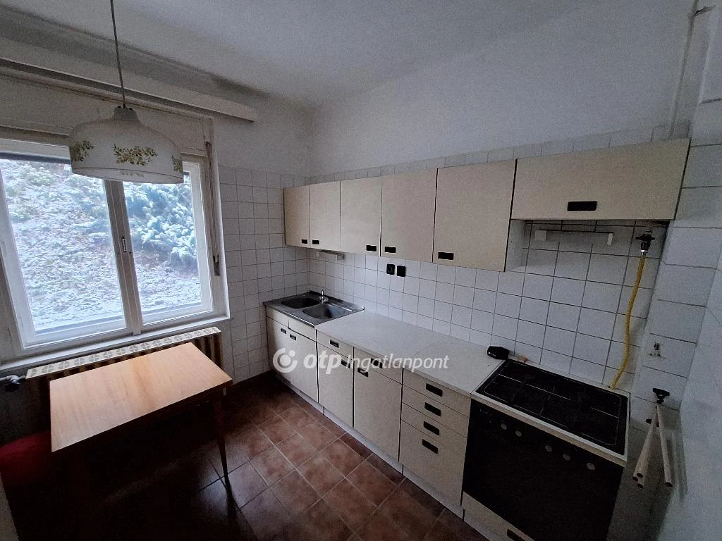 c3-1-name c2-1-name, Salgótarján, Kórházhoz közel