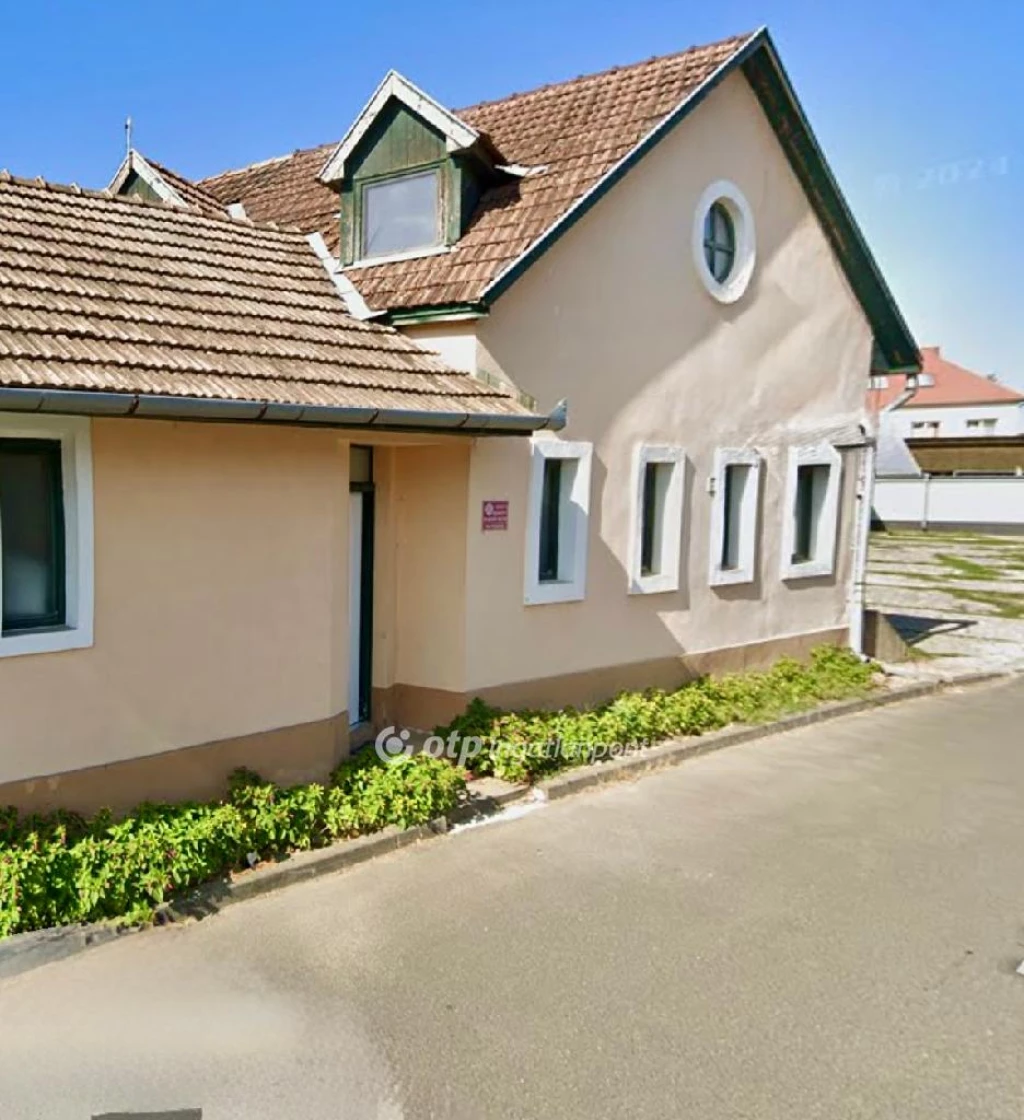 Kiadó családi ház, Szécsény, Mellékutca