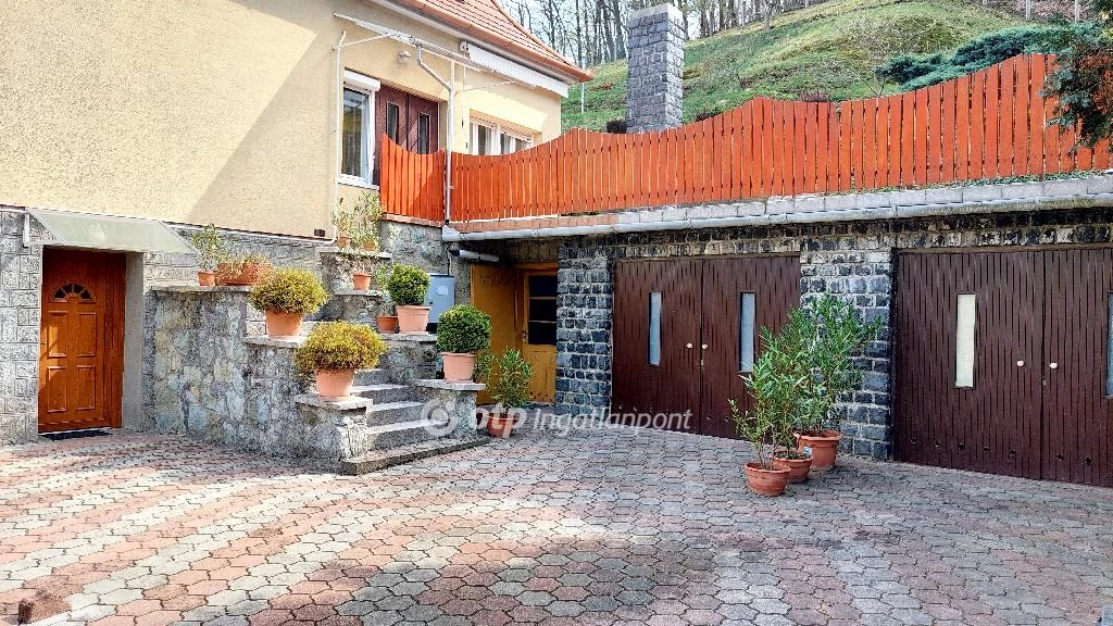 Eladó családi ház, Salgótarján, Kórház közelében