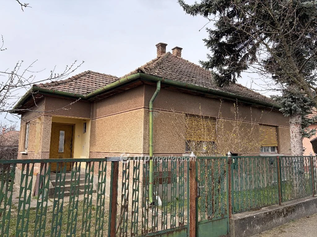 Eladó családi ház, Balassagyarmat, csendes