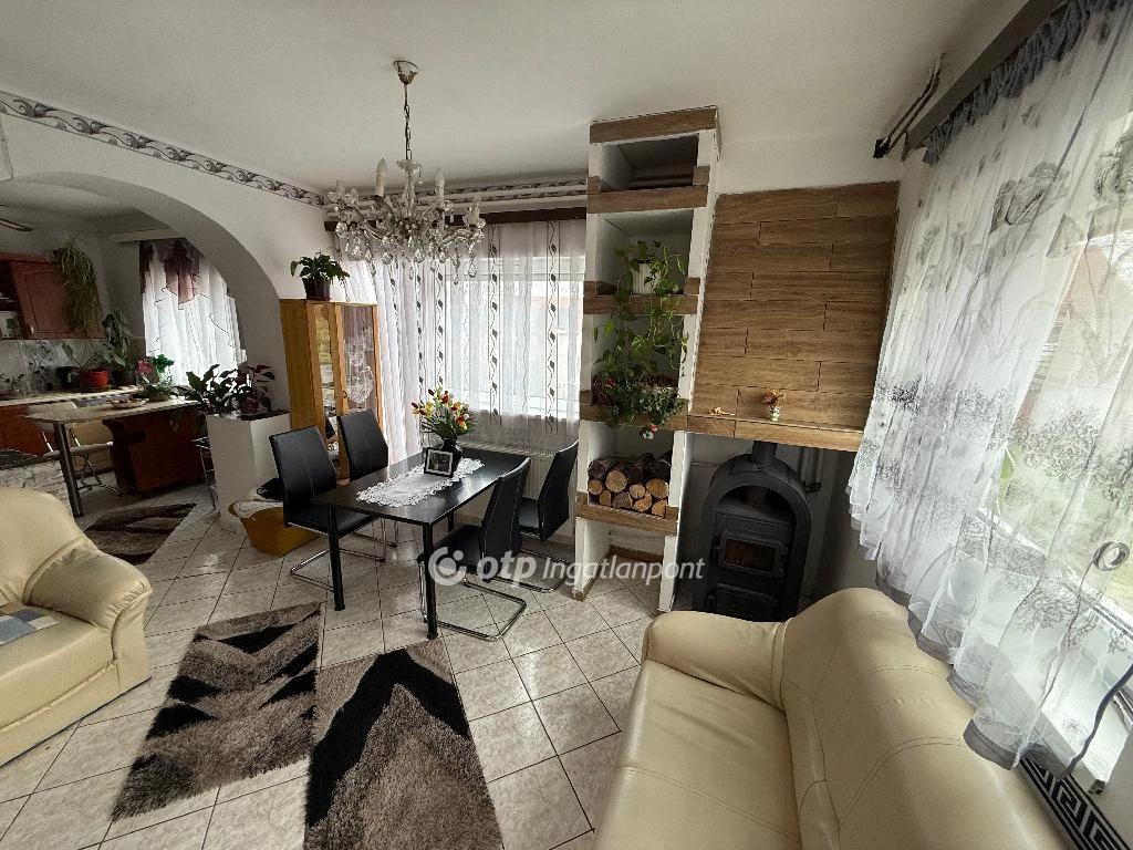 Eladó családi ház, Bátonyterenye, Csendes, nyugodt.