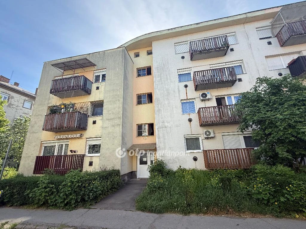 Eladó téglalakás, Salgótarján, Csendes, nyugodt