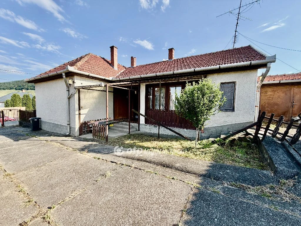 Eladó családi ház, Bátonyterenye, Mellékutca