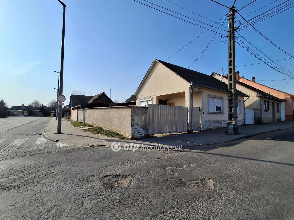 Eladó családi ház, Szécsény, Frekventált