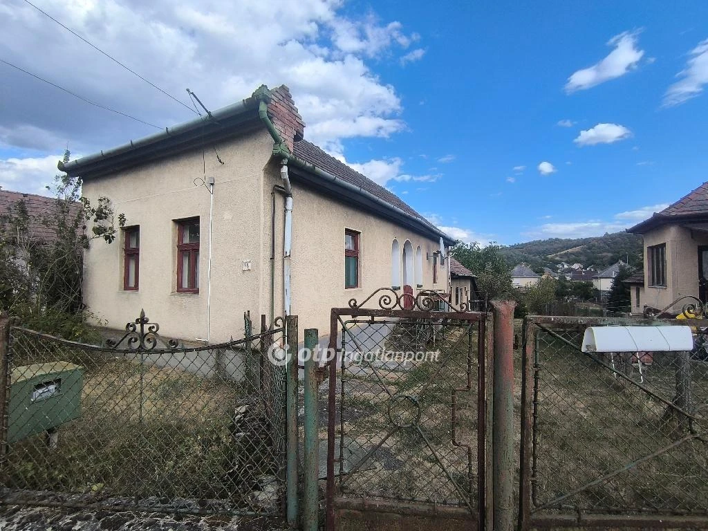 c3-1-name c2-1-name, Mátranovák, Fő utca