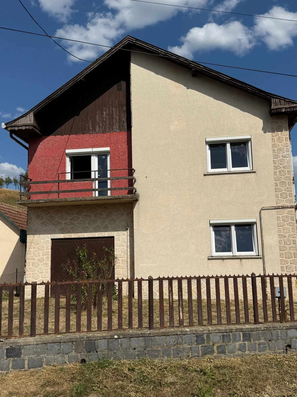 Eladó családi ház, Etes, Csendes, nyugodt.