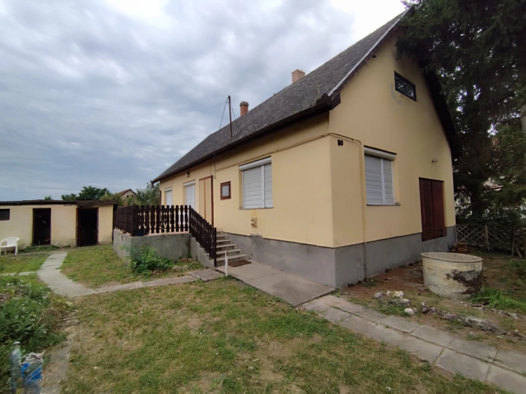 For sale house, Csány