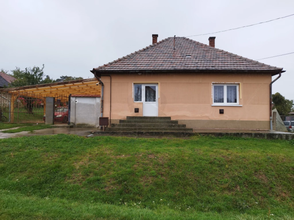 For sale house, Kálló