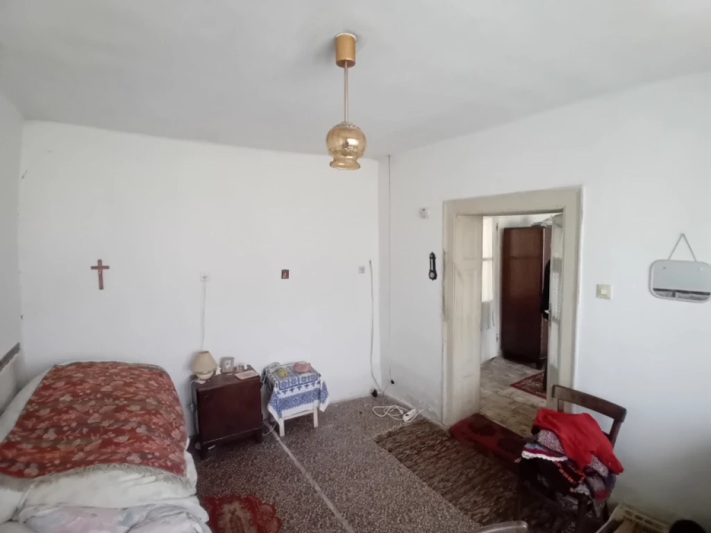 Eladó családi ház, Apc