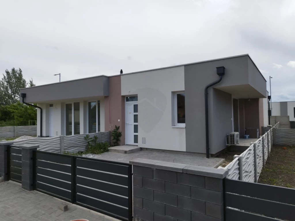 For sale brick flat, Hatvan