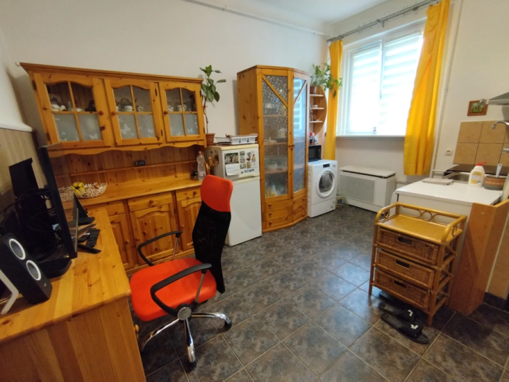 Eladó téglalakás, Petőfibánya