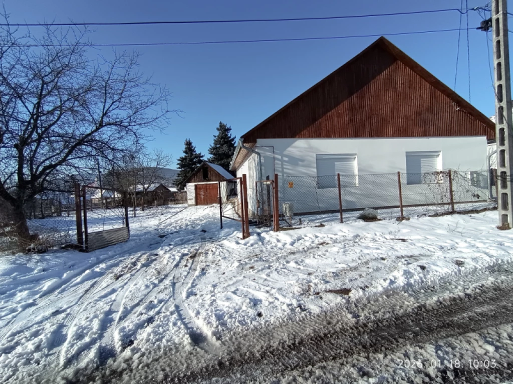 Eladó családi ház, Buják