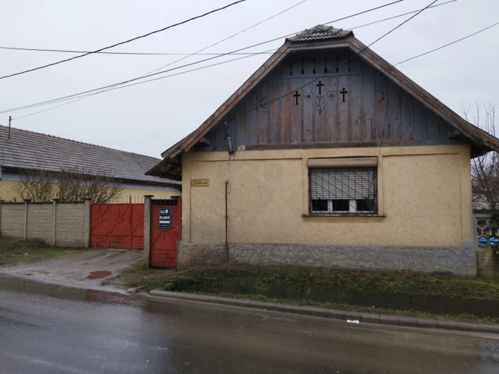 Eladó családi ház, Tura