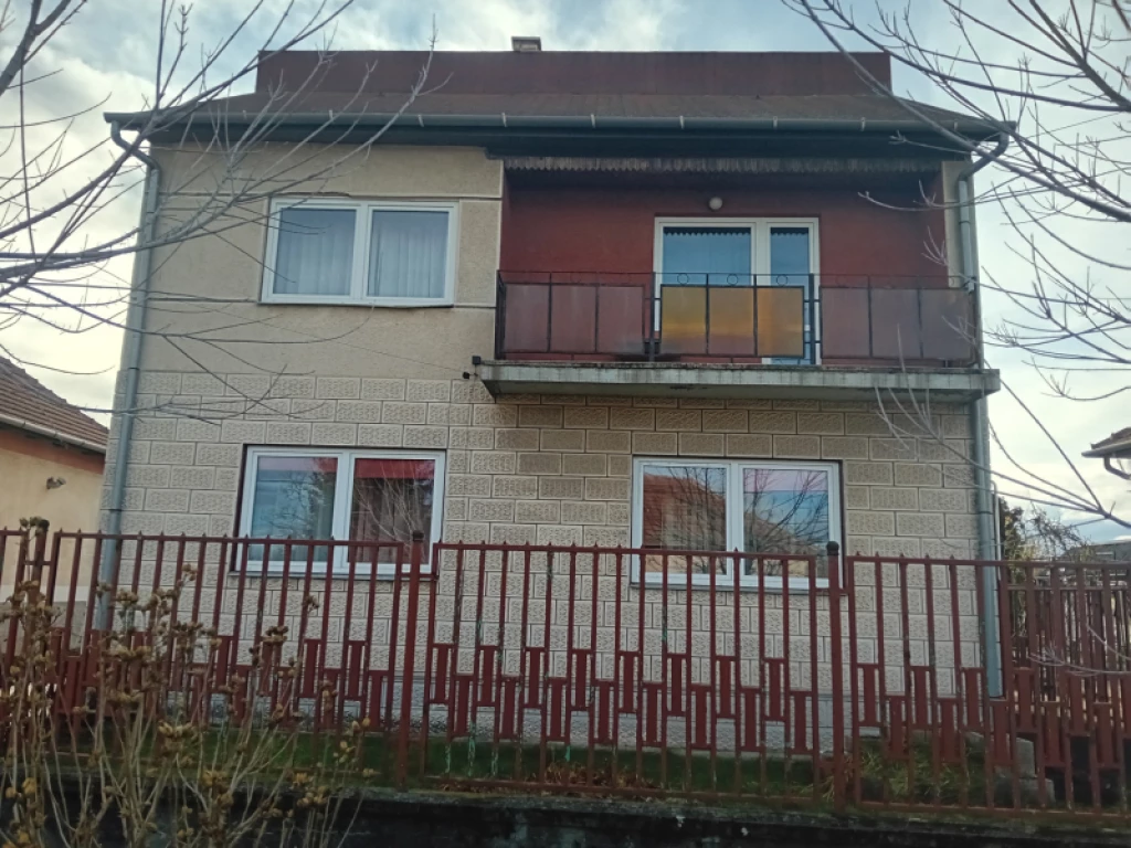 For sale house, Heréd