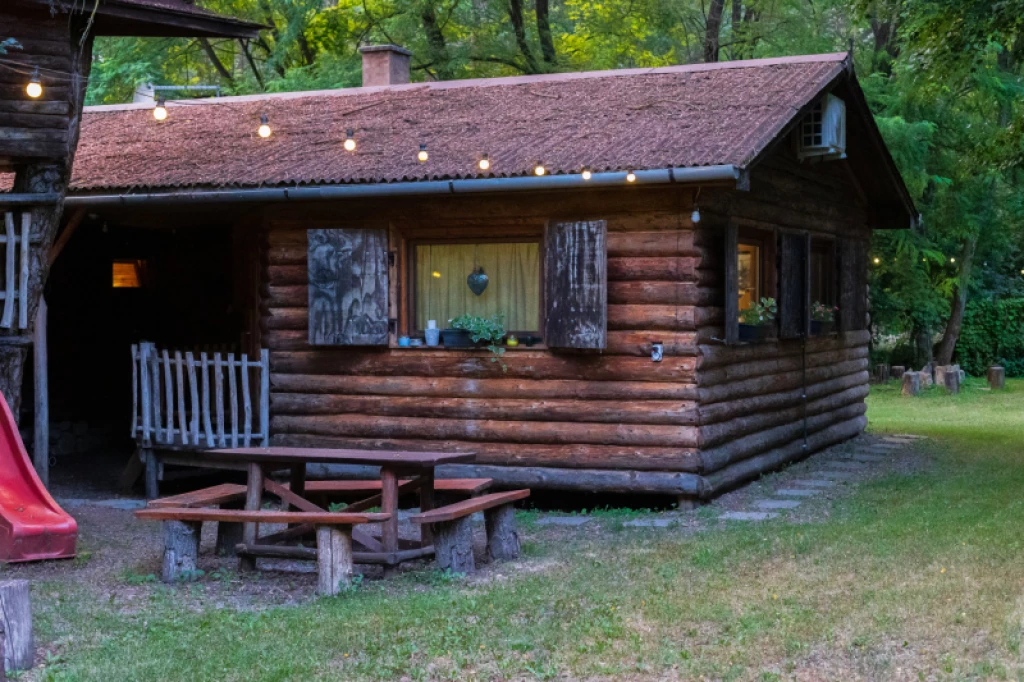 For sale store, Sirok