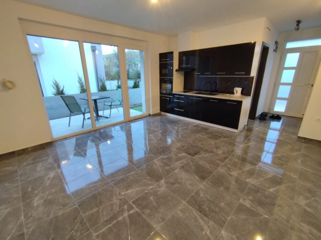 For rent brick flat, Hatvan