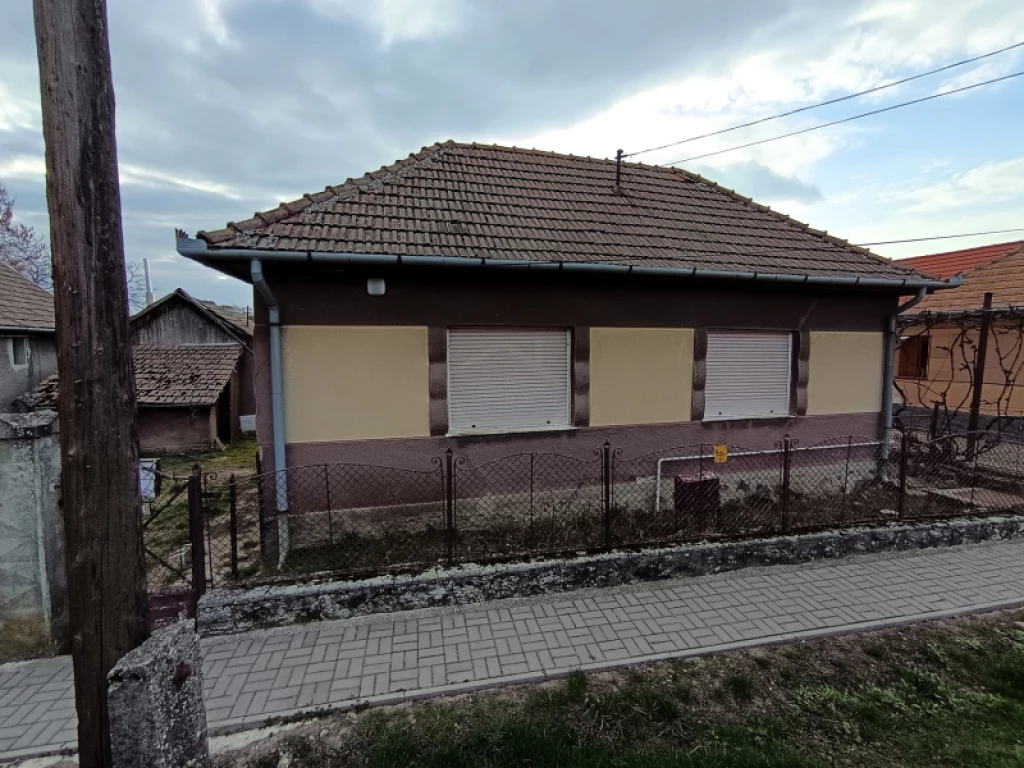 Eladó családi ház, Kisbágyon