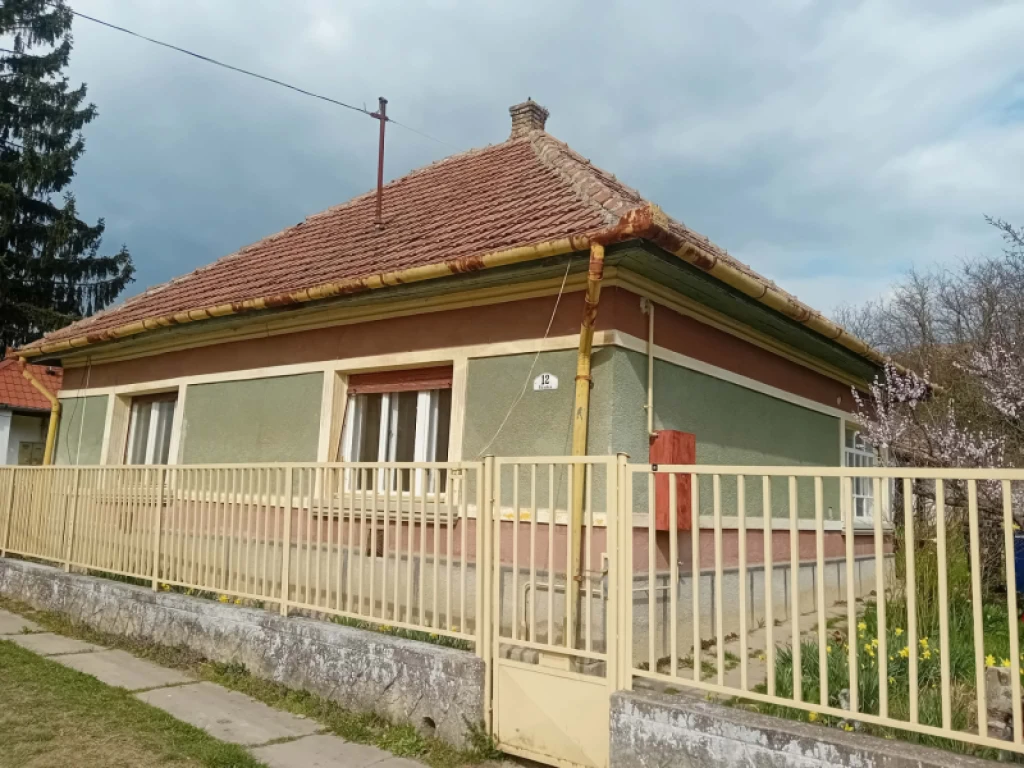 Eladó családi ház, Úri