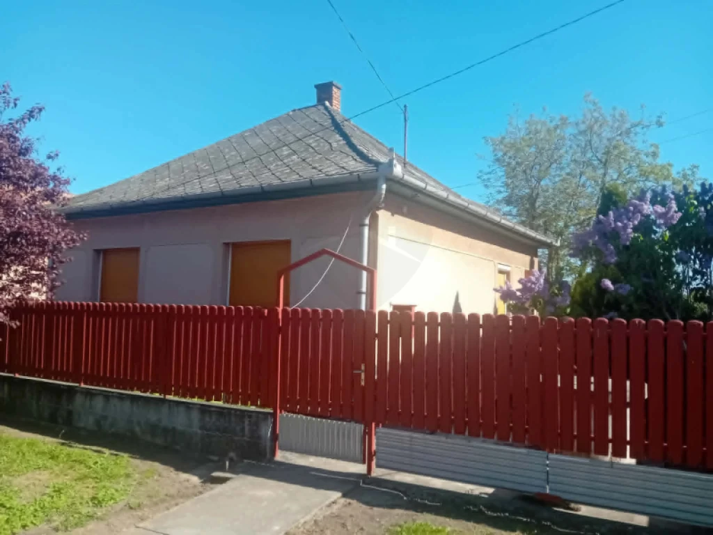 Eladó családi ház, Adács