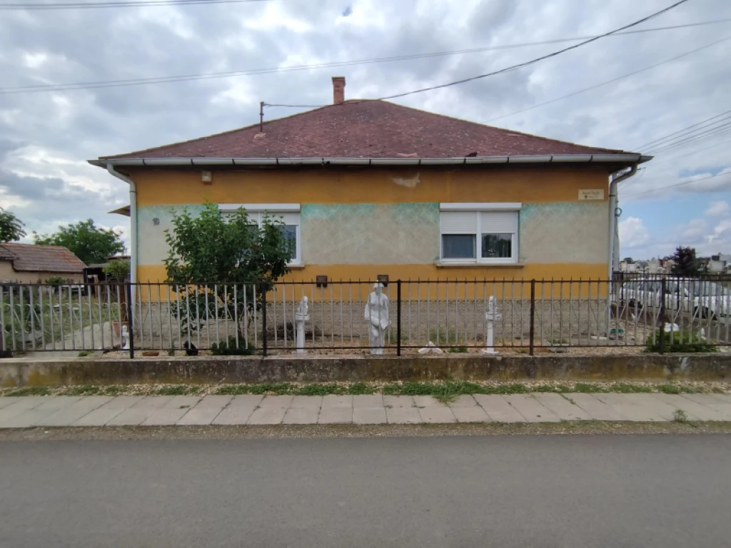 Eladó családi ház, Pusztamonostor