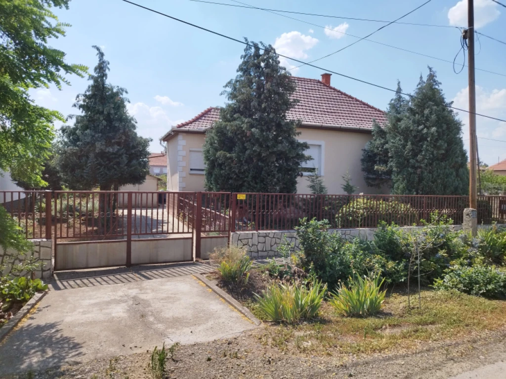 Eladó családi ház, Ecséd