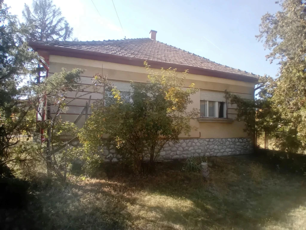Eladó családi ház, Besenyőtelek