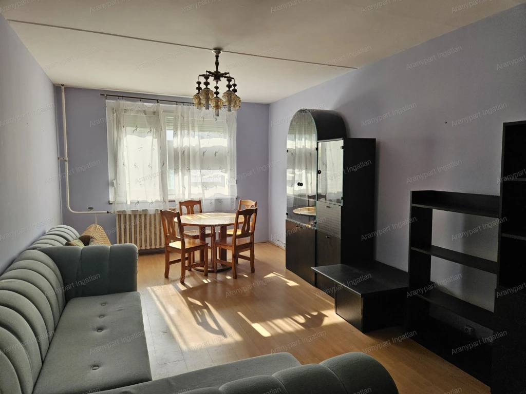 Győr, Adyváros csendes utcájában, 53 m2-es, 2 szobás lakás eladó!